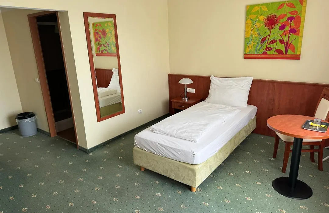 Hotel Breitenlee-1